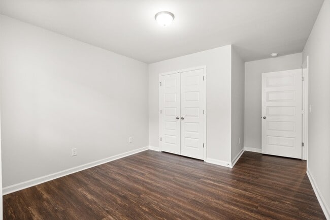 Building Photo - 4 bed / 2.5 bath in Gainesville! Retreat a...