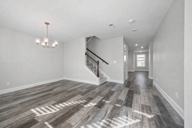 Building Photo - Pet Friendly Three Bedroom!