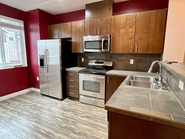 Photo - Beautiful Lynnwood 2-Bed Townhome with Tan...