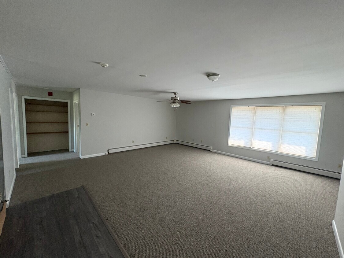 Foto principal - 89 Kinney Dr