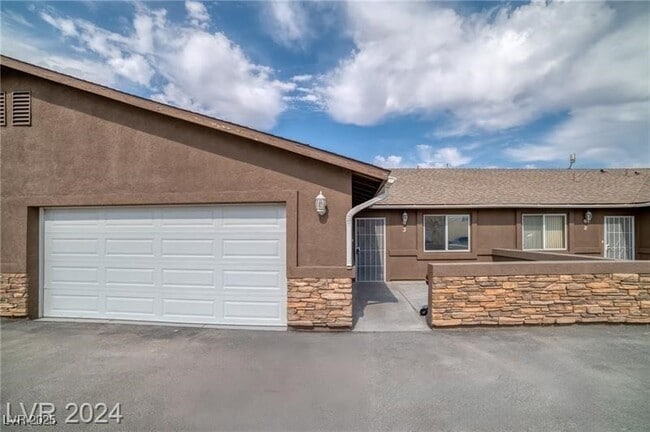 Building Photo - 2081 E Ambush St