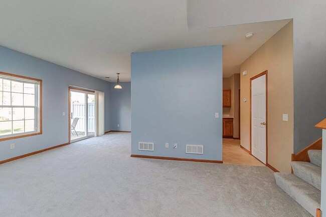 Building Photo - 8030 Stratford Cir S