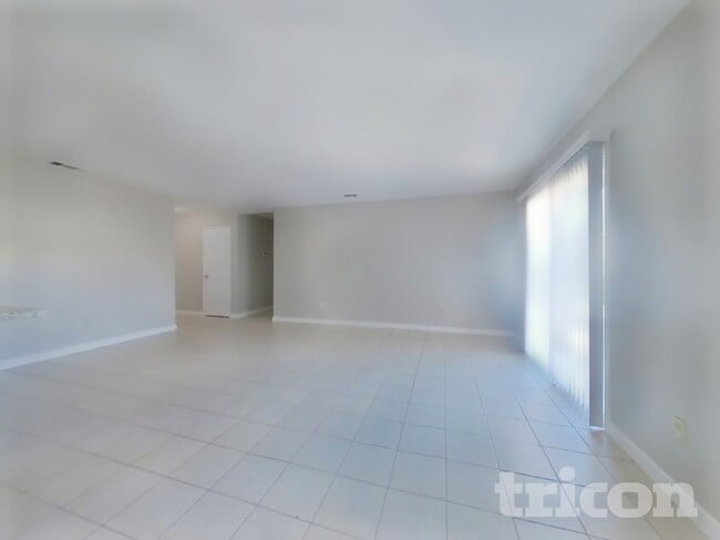 Building Photo - 601 Jeelu Way