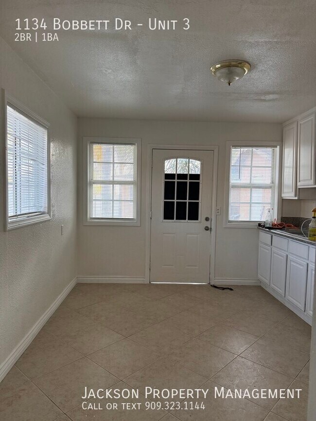 Foto del edificio - 1134 Bobbett Dr