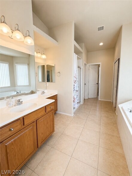Building Photo - 409 Orchid Oasis Ave