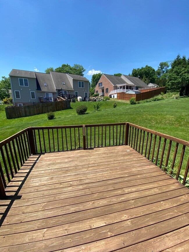 Foto del edificio - Beautiful 3 BR End Unit Townhouse in Summit Hills!