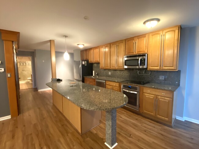 Building Photo - 5820 Oakwood Dr