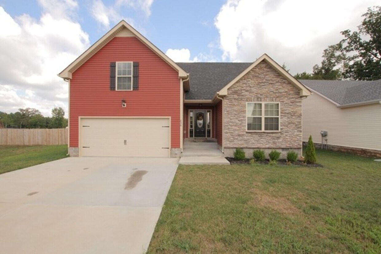 Primary Photo - 636 Fox Hound Dr
