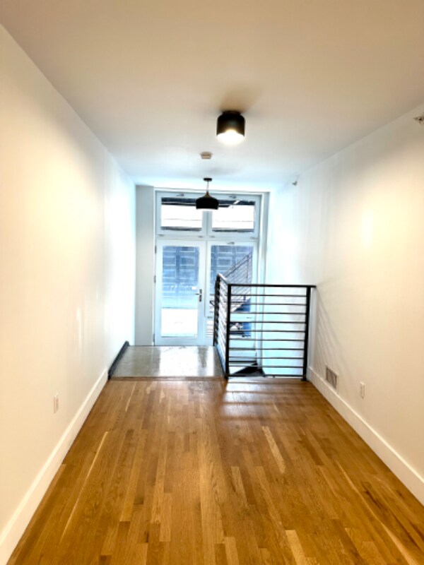 Building Photo - 33 Powers St