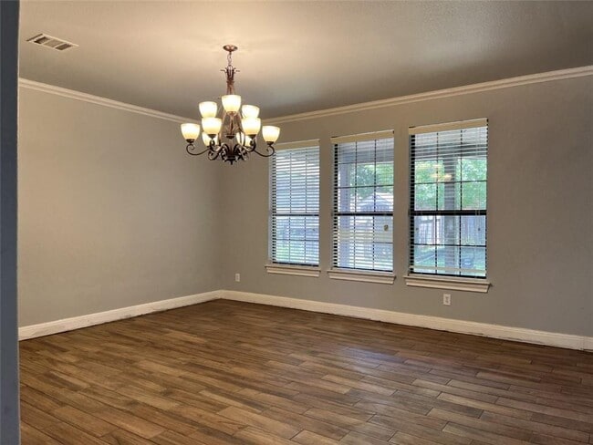 Building Photo - 2510 Peterson Dr