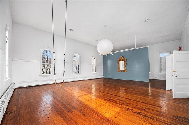 Building Photo - 4 Pallas St