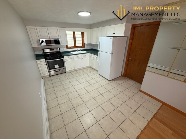 Building Photo - 52 Pitman St