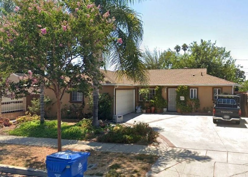 Foto principal - 7901 Newcastle Ave