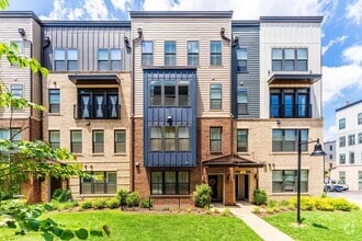 Building Photo - 1668 Bandit Loop
