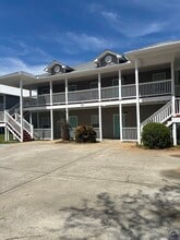 Building Photo - 402 Club Villa Court