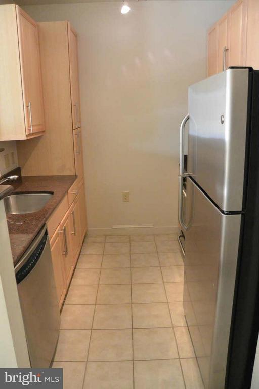Building Photo - 11770 Sunrise Valley Dr