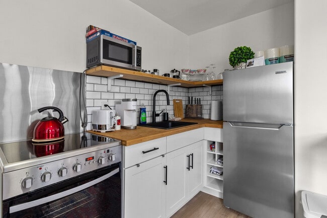 Building Photo - 110 Queens Rd