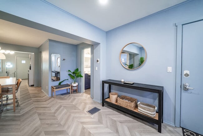 Building Photo - 1411 W Grand Ave