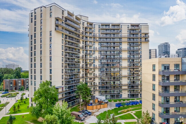 Building Photo - Elm Grove