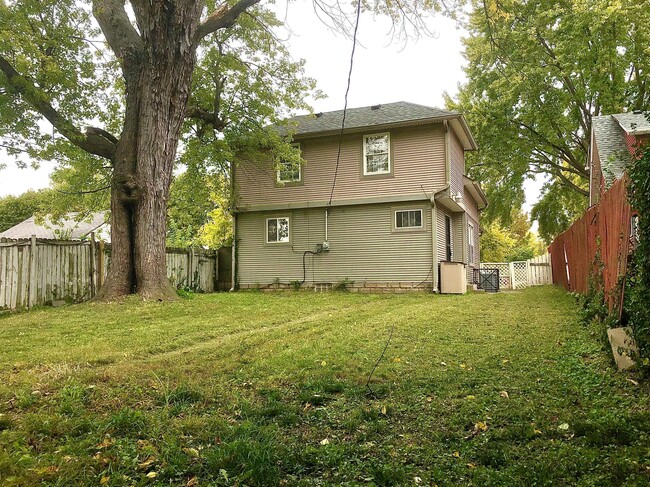 Building Photo - 627 Bernard Ave