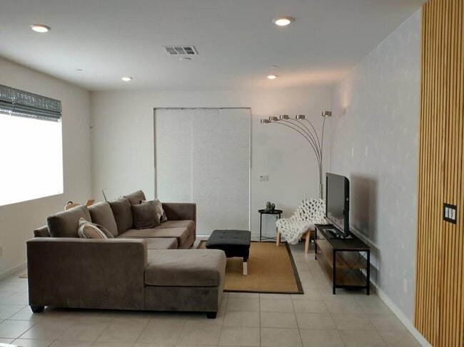 Building Photo - 11599 Kitetail Dr
