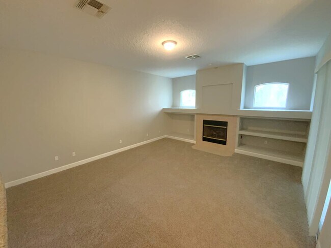 Building Photo - 153 Oak Common Ave
