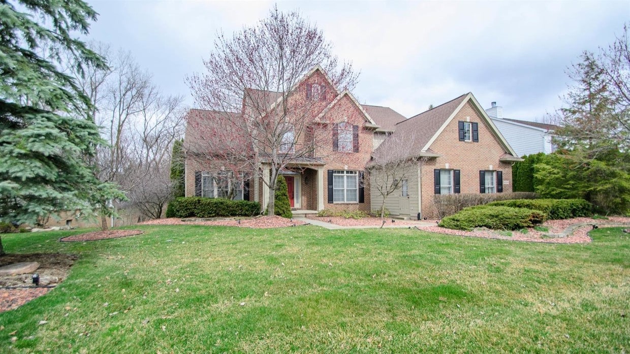 1024 Arboretum Ct, Saline, MI 48176 House Rental in Saline, MI