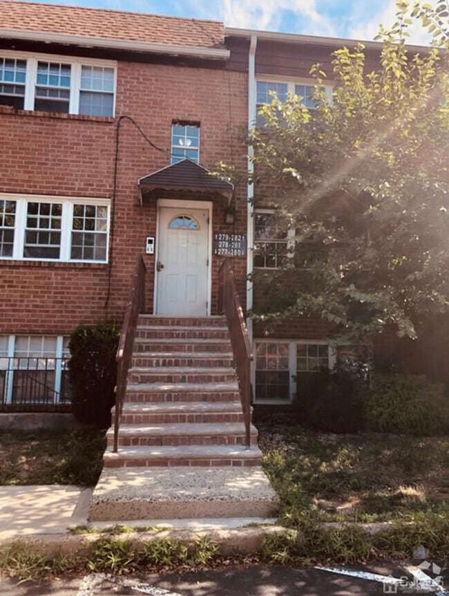 Building Photo - 281 College Dr