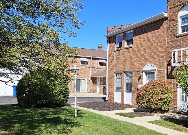 Building Photo - 24496 Clareshire Dr