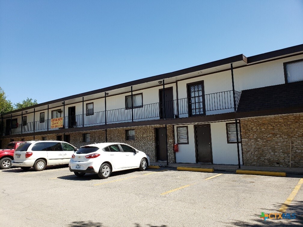 Foto del edificio - 1706 N Interstate 35