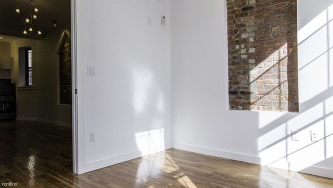 Building Photo - 1 br, 1 bath Apartment - 381 S 3rd St Unit 2R