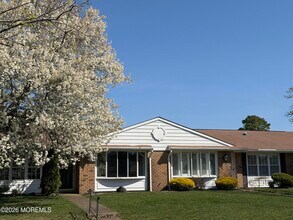 Building Photo - 116B Buckingham Dr