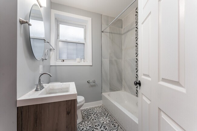 Foto del edificio - 1622 W Beach Ave