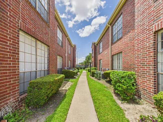 Building Photo - 8055 Cambridge St