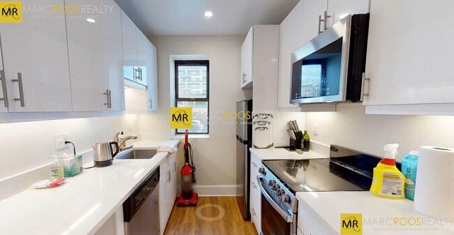 Building Photo - 841 Beacon St