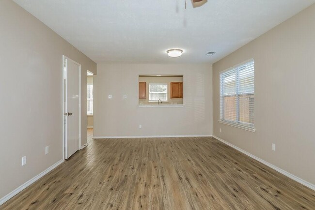 Building Photo - 33119 Cottonwood Bend
