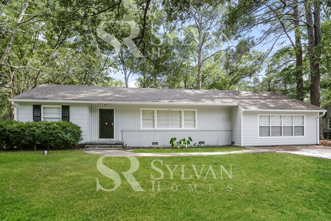 Foto del edificio - One-level living in this 4 BR, 2 BA home