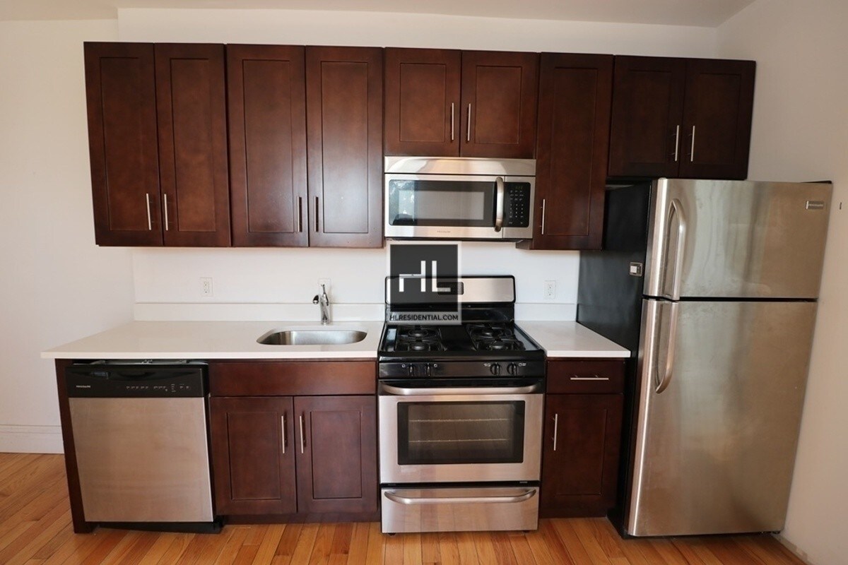 Foto principal - 21-81-81 38th St