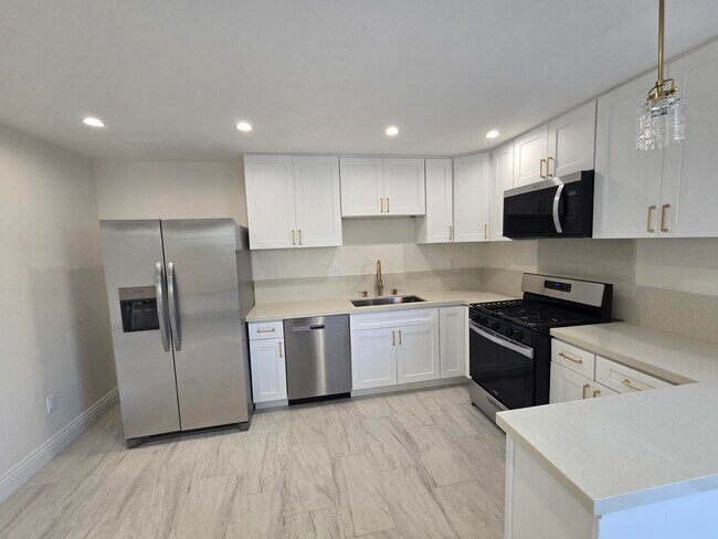 Foto del edificio - 11015 Califa St