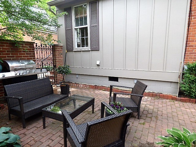 Foto del edificio - Gorgeous Brick German Village Home!