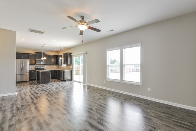 Foto del edificio - 930 Sandyhill Rd