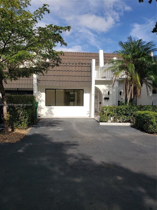 Building Photo - 9027 SW 62nd Terrace
