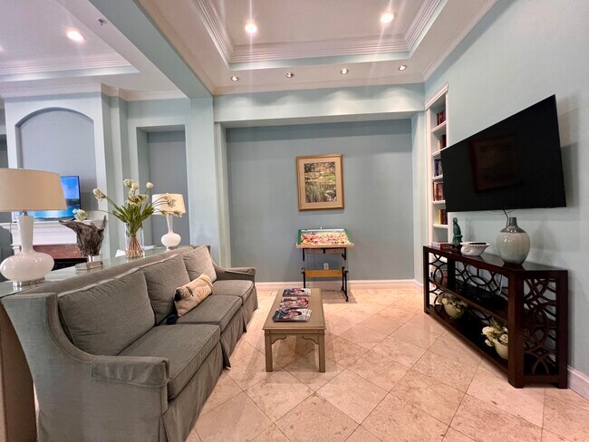 Building Photo - 630 S Sapodilla Ave