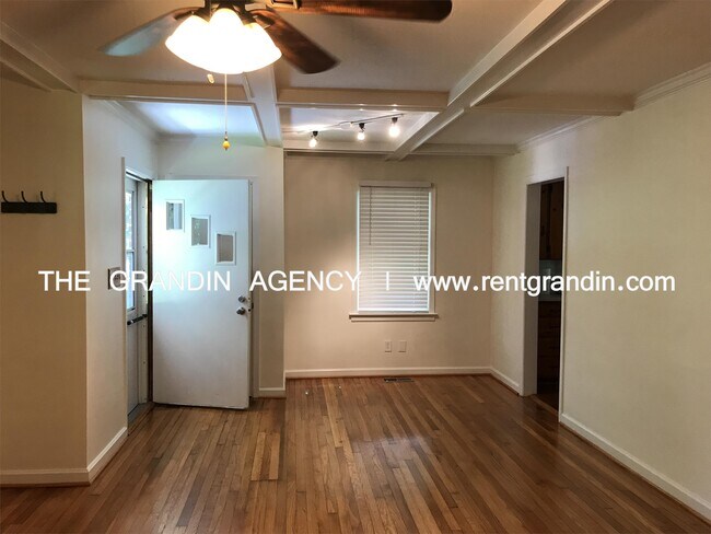 Foto del edificio - 2258 Mountain View Terrace SW