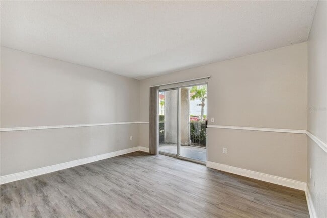 Foto del edificio - 9481 Highland Oak Dr