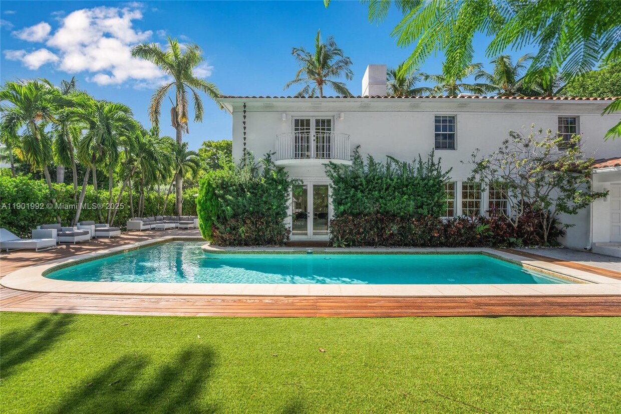 Primary Photo - 140 N Hibiscus Dr