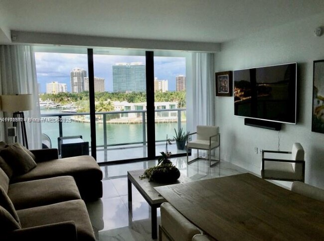 Foto del edificio - 10201 E Bay Harbor Dr