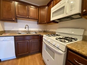 Building Photo - 3270 Del Monte Blvd