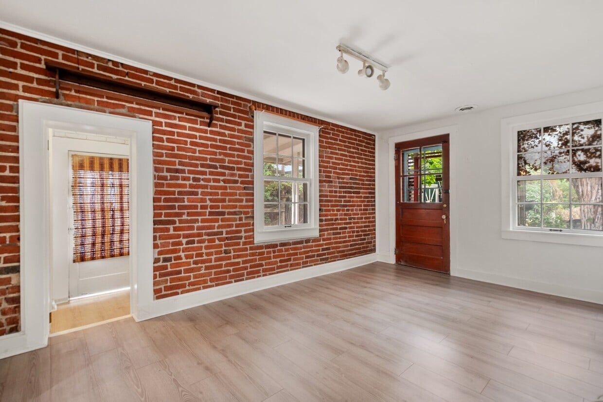 Charming bungalow for rent! - Charming bungalow for rent!