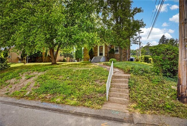 Foto del edificio - 302 Lindsay Rd